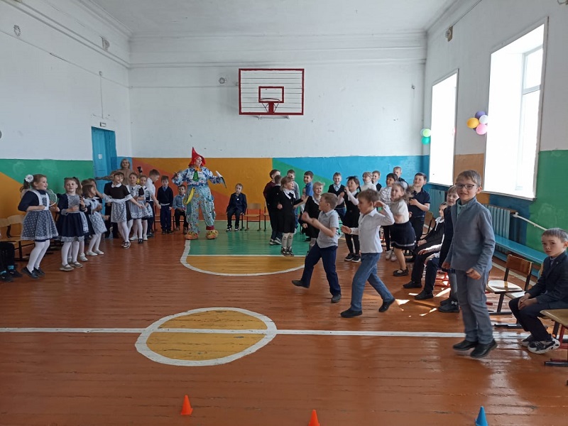 Праздник в честь окончания 1-го класса..