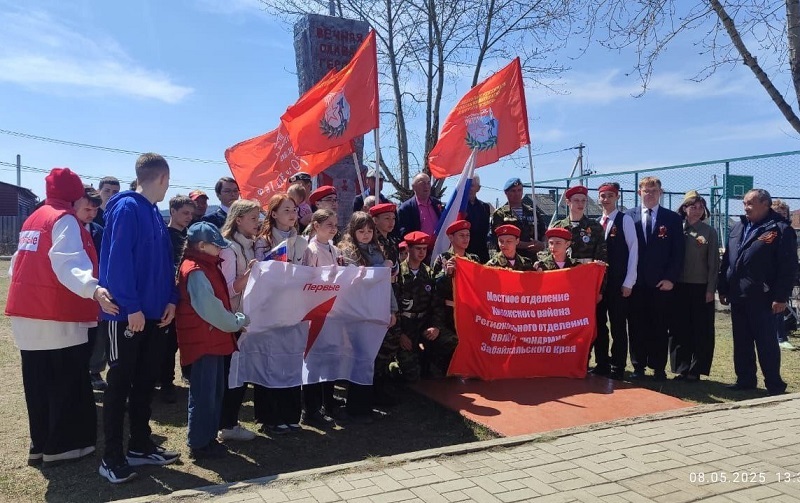 У памятника Герою Советского Союза Хлудневу Ф.М..